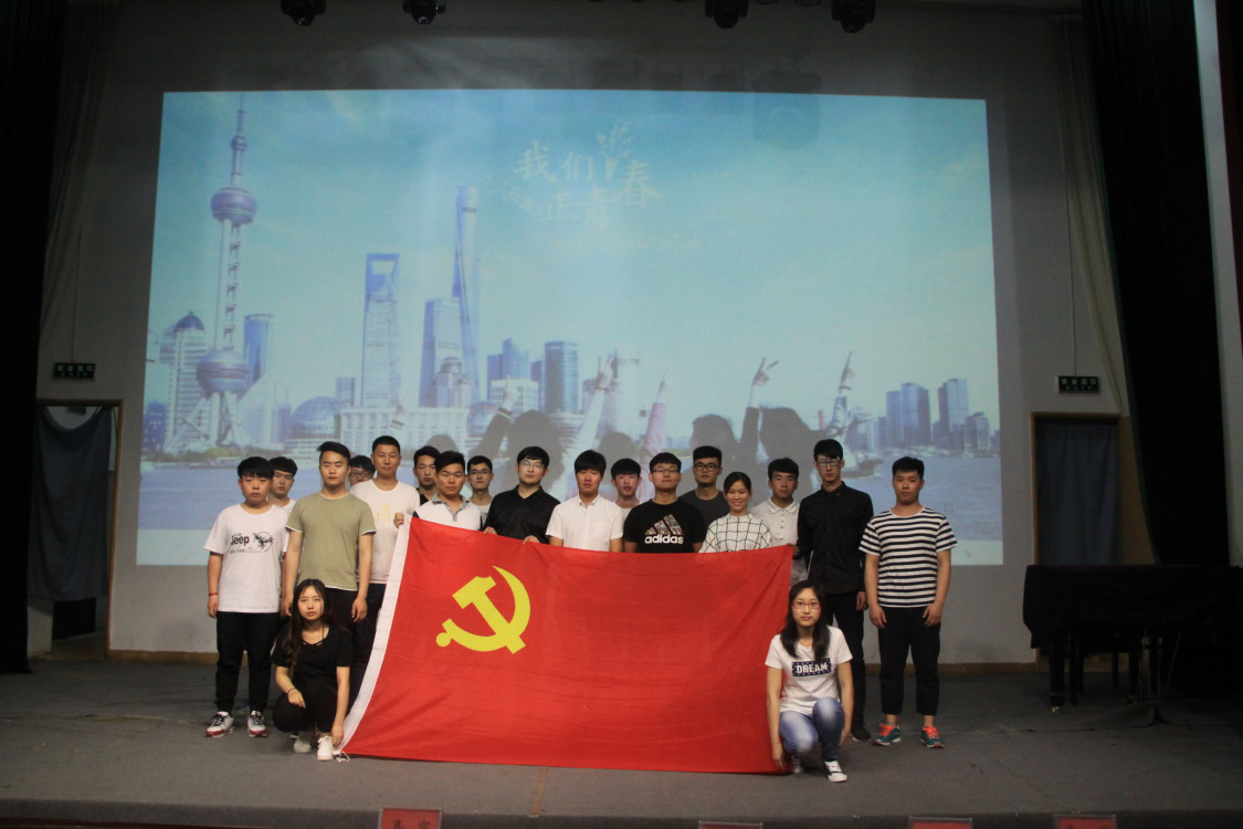 党支部成员合影
